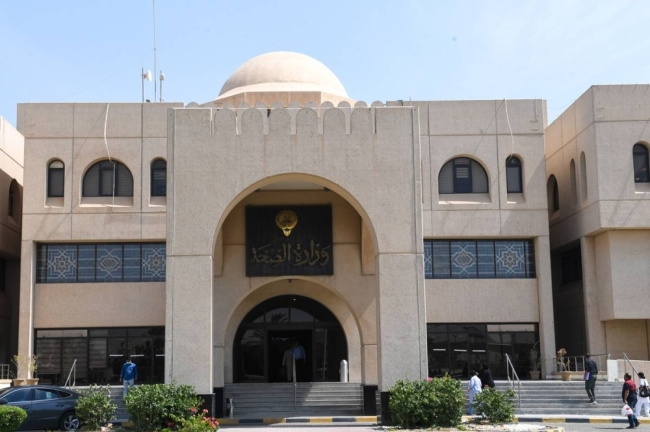 وزير الصحة ينظّم ضوابط ترخيص مزاولة المهنة للأطباء في القطاع الأهلي