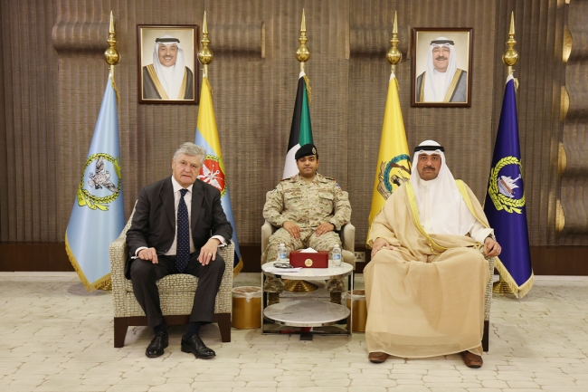 وزير الدفاع يبحث ووزير الشؤون التجارية الخارجية الفرنسي موضوعات مشتركة