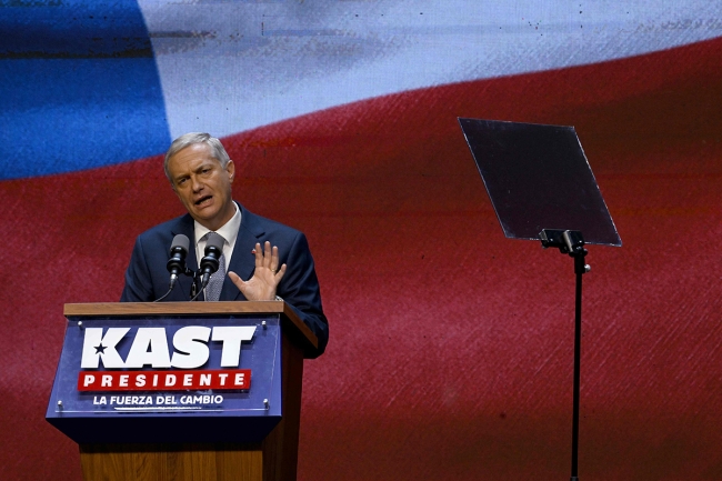 انتخاب اليميني خوسيه أنتونيو كاست رئيساً لتشيلي