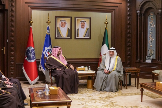 رئيس مجلس الوزراء بالإنابة يستقبل وزير الدولة السعودي