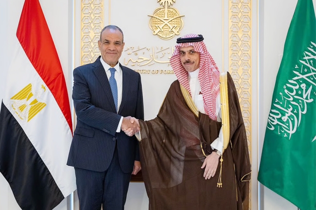 مصر و السعودية تؤكدان أهمية التشاور الوثيق لمواجهة التحديات الحالية. وزيرا الخارجية بحثا هاتفياً دعم الاستقرار الإقليمي وتعزيز العمل العربي المشترك 