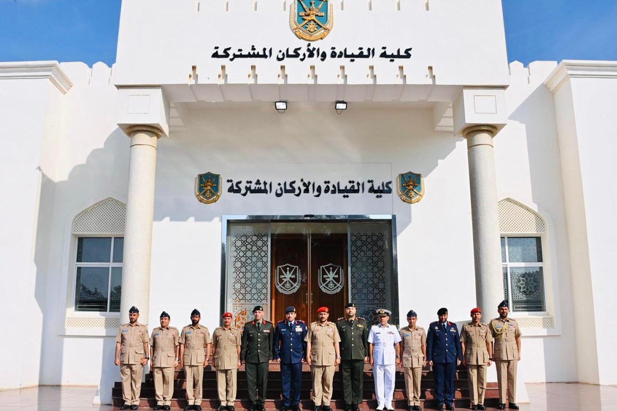 وفد كلية القيادة والأركان يزور أكاديمية الدراسات الاستراتيجية والدفاعية بسلطنة عُمان 