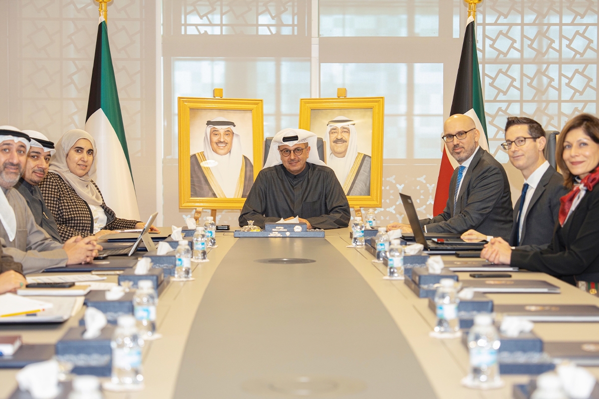 الوزير المخيزيم يبحث ورئيس بعثة «النقد الدولي» إصلاحات الإيرادات غير النفطية والضريبة الانتقائية 