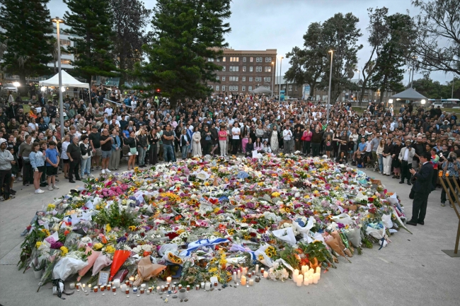 والد ونجله نفذا «هجوم بونداي»... والاتهامات تميل لـ «داعش»