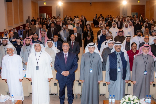 مدير معهد «الأبحاث»: الذكاء الاصطناعي أداة محورية لتعزيز استدامة الموارد المائية. الحميدان: الذكاء الاصطناعي يحوّل التحديات المائية إلى فرص ويعزز دقة اتخاذ القرار. الرشيدي: الذكاء الاصطناعي يسهم في تحسين كفاءة التشغيل وخفض الفاقد بالمياه 