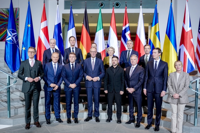 ملامح توافق غربي على ضمانات أمنية لأوكرانيا يضع «كرة النار» بملعب موسكو