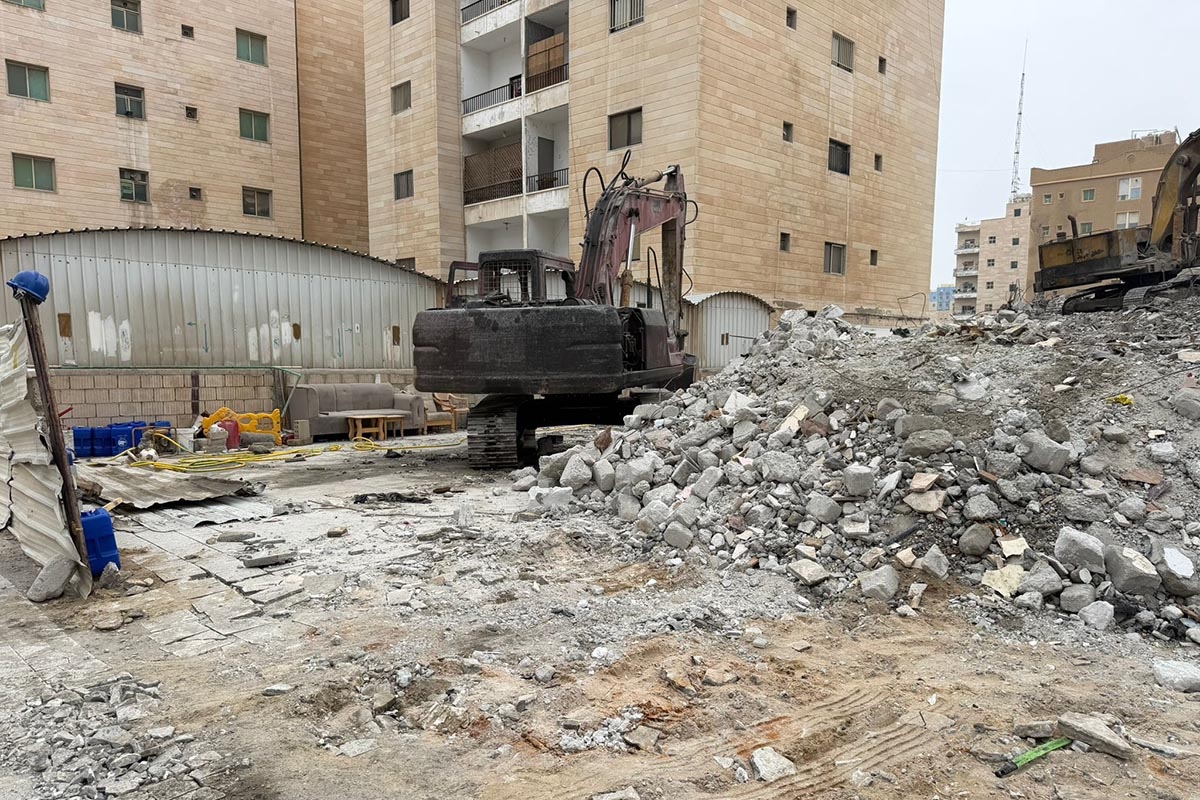 هدم 9 عقارات استثمارية وتحرير 3 مخالفات عدم التزام بشروط السلامة في المنقف 