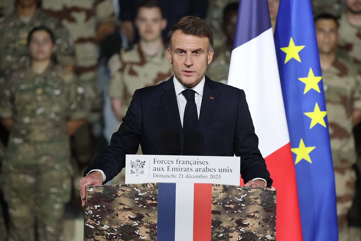 ماكرون يبحث مع بن زايد تعزيز العلاقات ويقضي عطلة الميلاد مع جنوده في الإمارات 