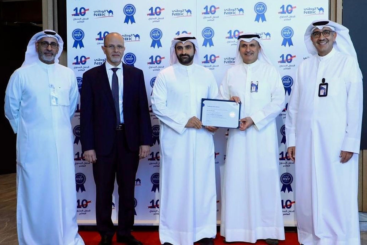 «الوطني» يحتفي بمرور 10 سنوات على جوائز «الزميل المتميز» و«الفريق الأكثر تعاوناً» بتكريم 83 موظفاً و32 فريقاً عن 2025 