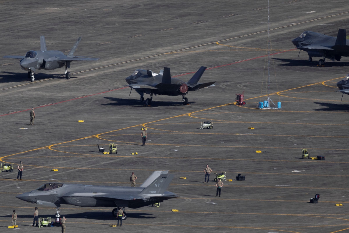 واشنطن تحتجز ناقلتي نفط قبالة فنزويلا 