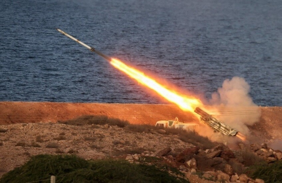 إعلام رسمي إيراني: تدريبات بالصواريخ في عدة مدن 