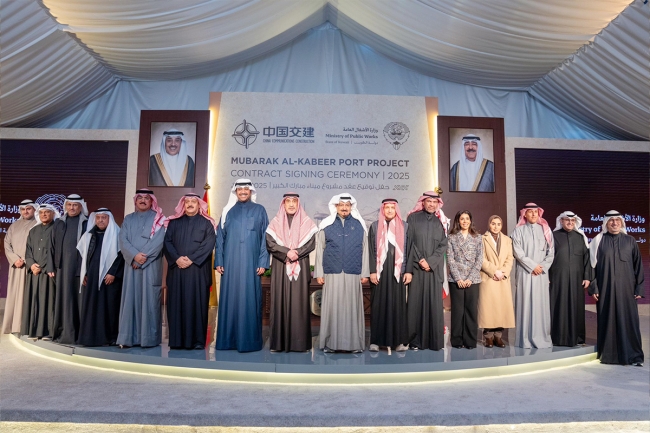 رئيس الوزراء يشهد توقيع عقد هندسة وتوريدات وبناء ميناء مبارك الكبير