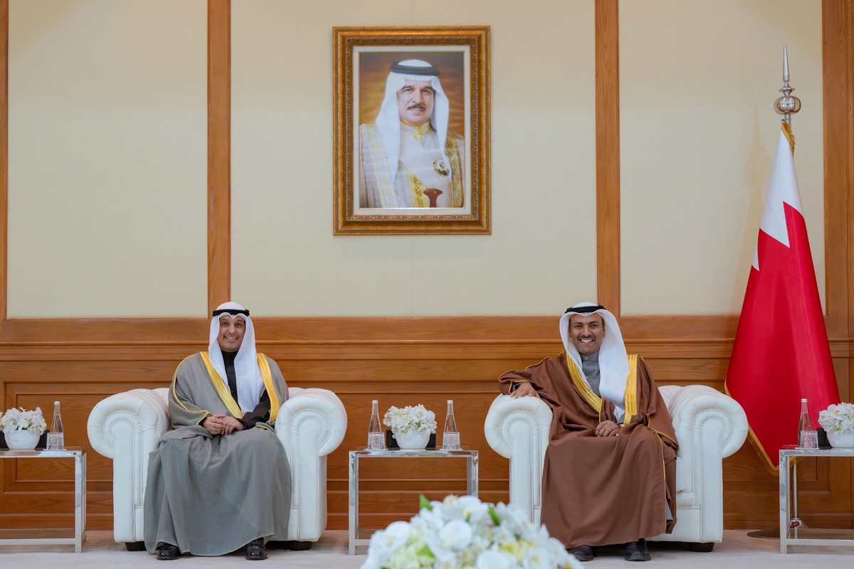 المطيري ونظيره البحريني يبحثان تعزيز التعاون بين البلدين 