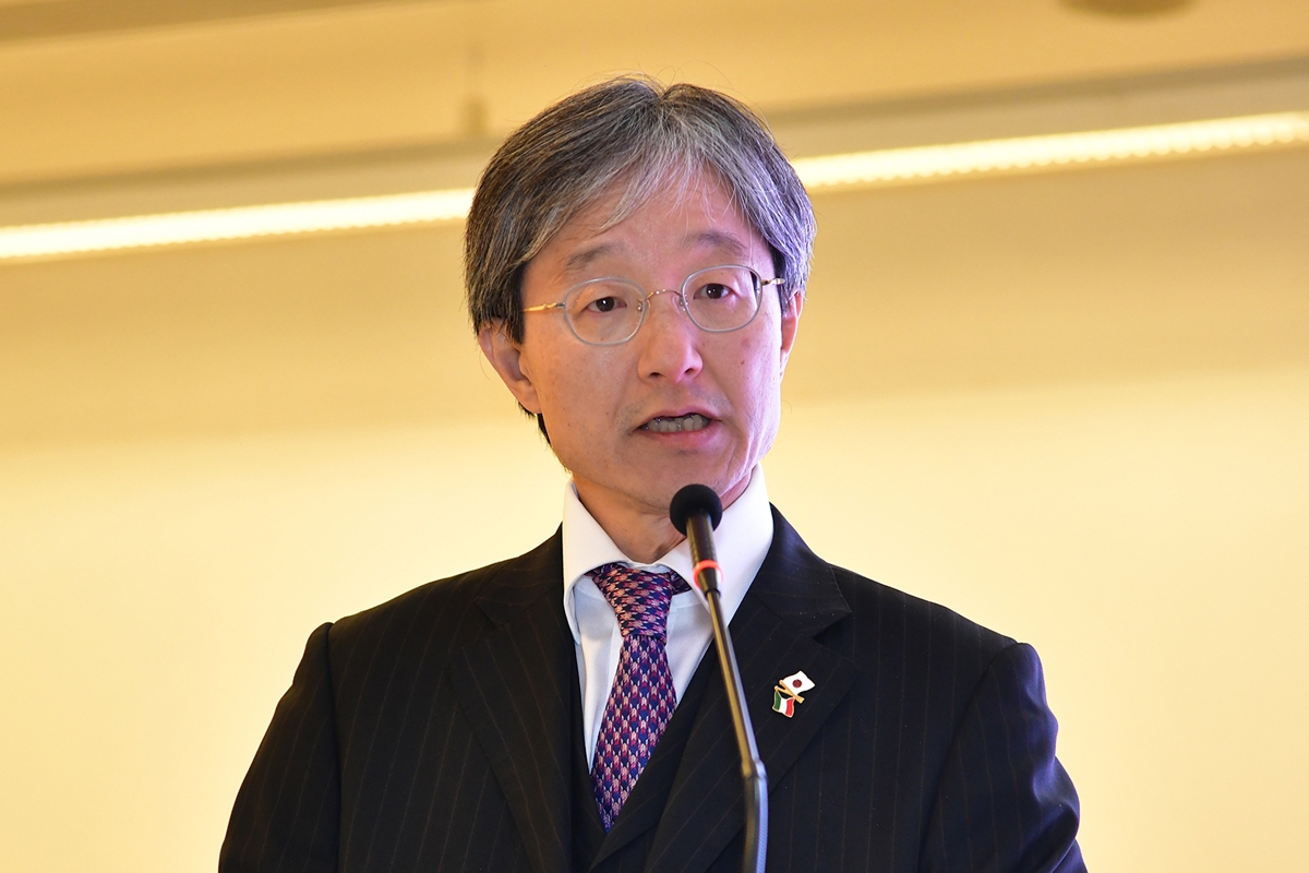 سفير اليابان يشيد بقيادة سمو الأمير ويستعرض مسيرة عام من التعاون مع الكويت 