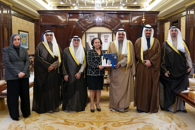 رئيس الوزراء تسلم تقرير هيئة تشجيع الاستثمار المباشر 