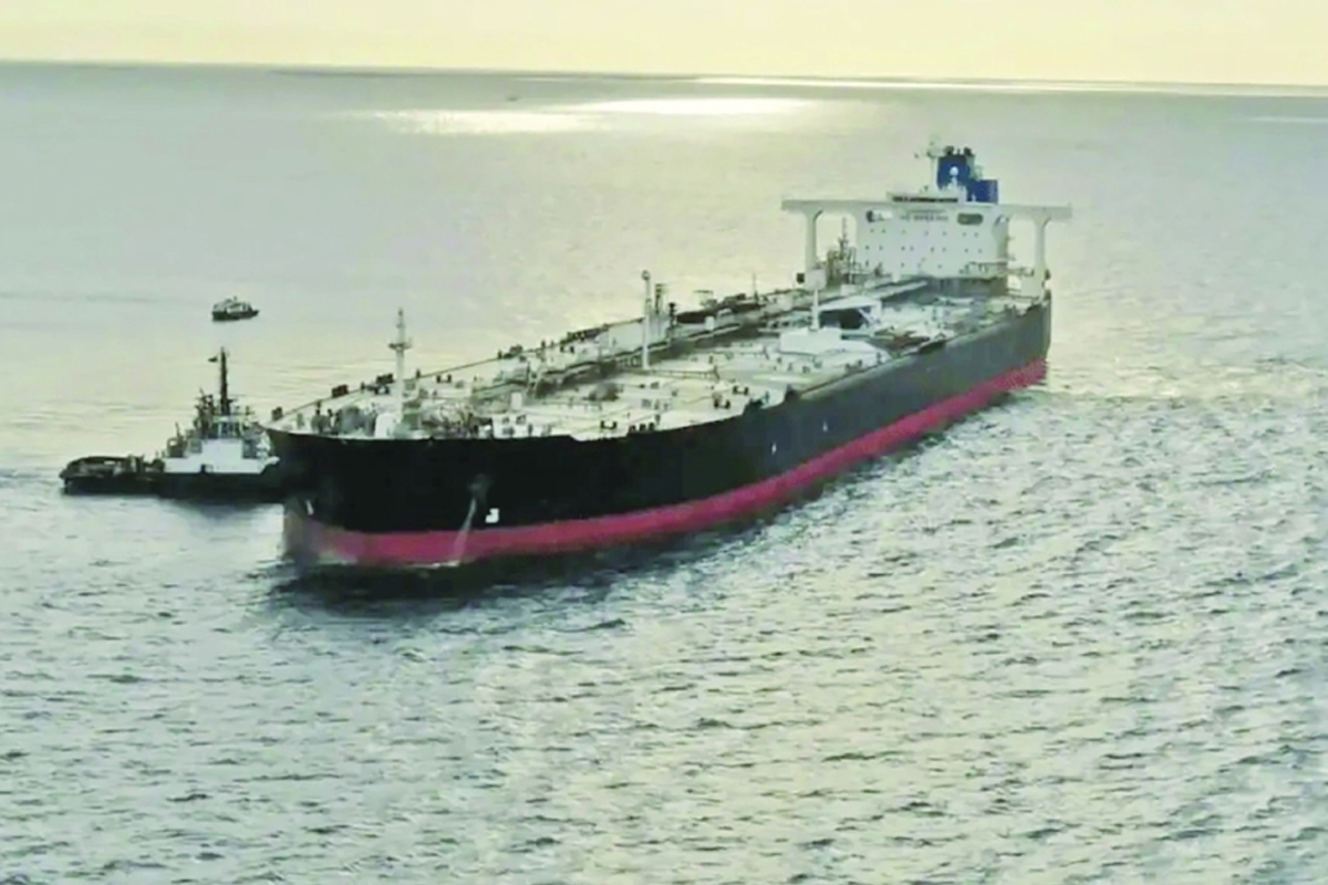 النفط يتراجع مع تقييم الأسواق للمخاطر الجيوسياسية مقابل عوامل سلبية 