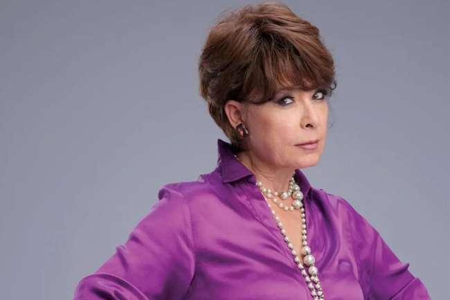 أنوشكا تعود للغناء في دار الأوبرا المصرية 