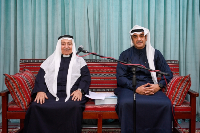 العبدالجليل: اقتصادنا كان إنتاجياً قبل أن يصبح ريعياً. خلال محاضرة ثقافية تحدث فيها عن واقع الحياة قبل النفط 