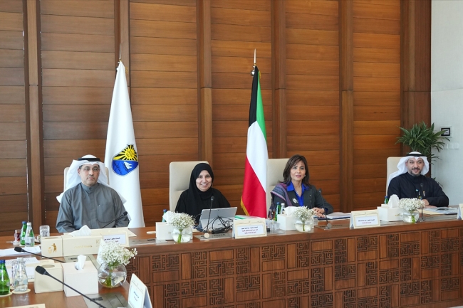 الميلم: جامعة الكويت حريصة على سلامة منتسبيها وراحتهم. ترأست الاجتماع السادس لمجلس الجامعة. الموافقة على تخصيص مقر لـ«هيئة التدريس» و«الأمن السيبراني» و«الضمان الاجتماعي».. بقيم إيجارية. إقرار مقترح «القبول والتسجيل» بتعديل ضوابط الجدول الدراسي 