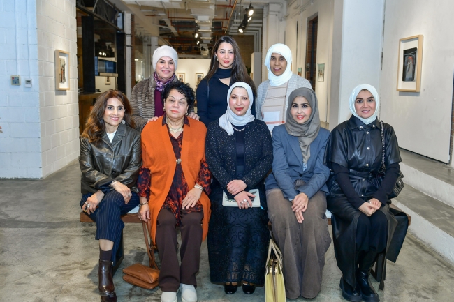 أميرة أشكناني: الفن لا يتوقف عند مكان أو ظرف. تخوض تجربة تشكيلية جديدة خلال معرضها «بين المغادرة والوصول» 