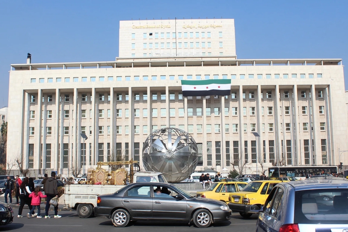 سورية تبدأ عملية استبدال العملة بأوراق نقدية جديدة.. أول يناير 2026 