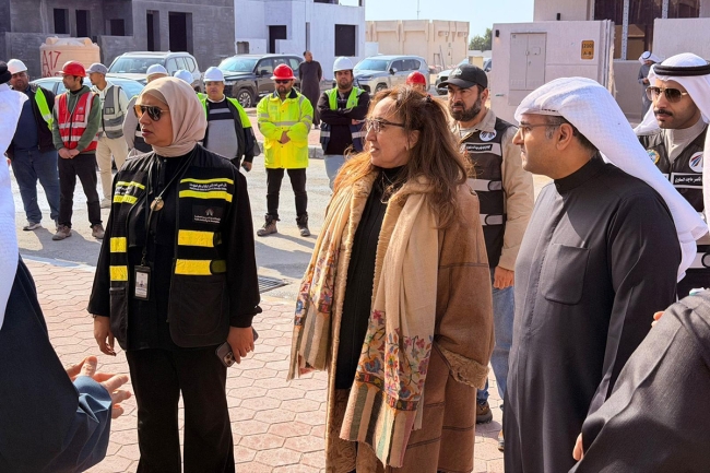 وزير الإسكان يتفقد مشروع «المساكن الميسّرة» ويشيد بتقدّم الإنجاز