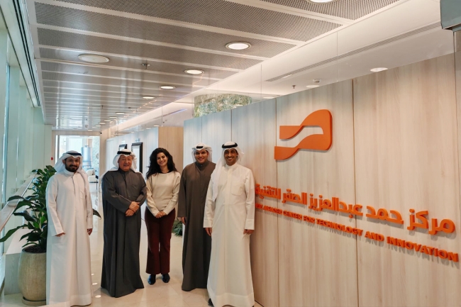 مركز حمد عبد العزيز الصقر للتقنية والابتكار يستقبل وفداً من «صباح الأحمد للموهبة»