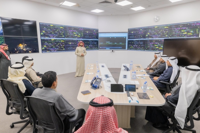 وفد «الإطفاء» يطلع على أفضل التجارب في سلامة مشاريع السكك الحديدية بالسعودية