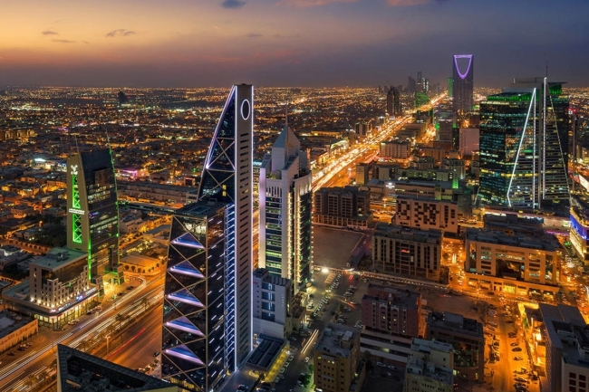 الإمارات وعُمان ترحبان بجهود السعودية في دعم أمن اليمن واستقراره