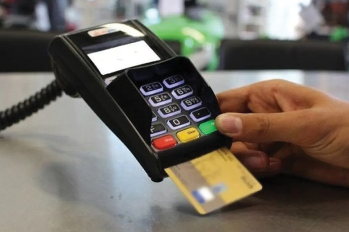 شركات الدفع الإلكتروني: حظر تحميل المستهلك رسوماً إضافية 