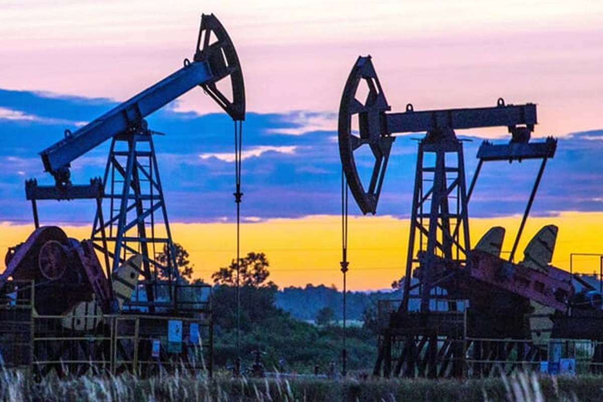 النفط يصعد مع محادثات أوكرانيا وتوقعات الإمدادات 