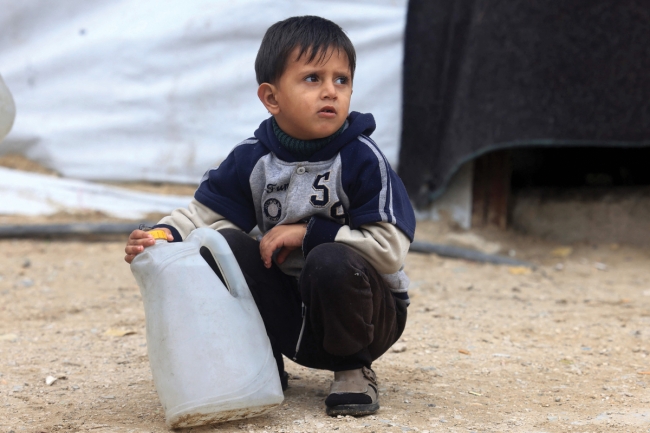 «منخفض» يرفع معاناة الغزيين 