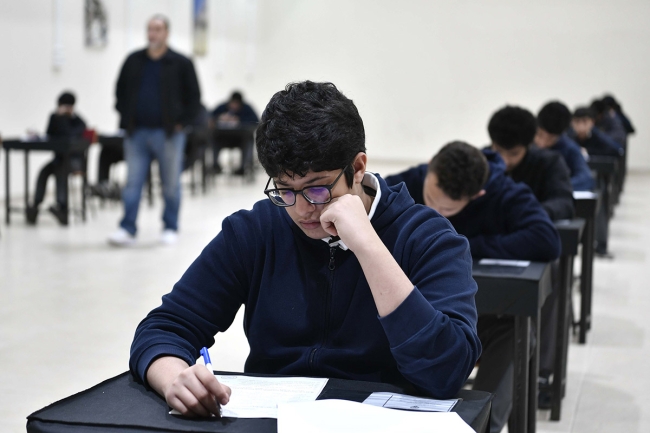 وسط أجواء من الانضباط والتنظيم.. طلبة الـ10 والـ11 ينهون اختبارات الفصل الأول