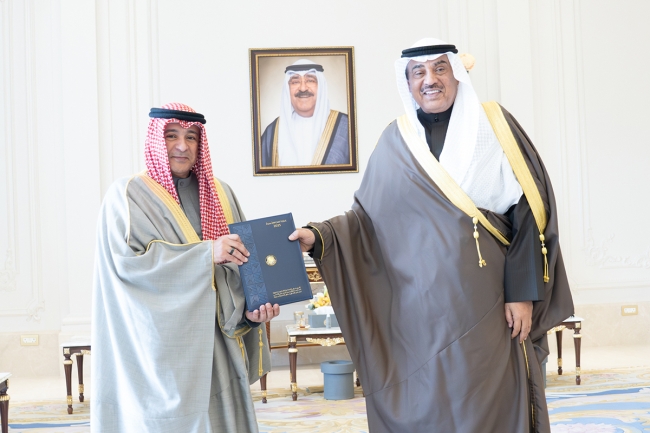 سمو ولي العهد يتسلم تقريراً حول رئاسة الكويت للدورة الـ45 لمجلس التعاون