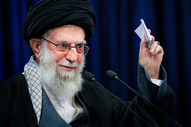 خامنئي: مطالب المتظاهرين الإيرانيين الاقتصادية «محقة»