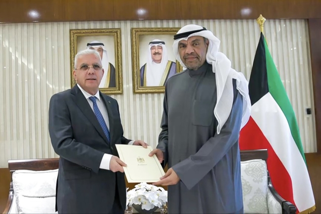 اليحيا يتسلم رسائل خطية من وزيرة الخارجية والمغتربين الفلسطينية ووزير المالية العماني