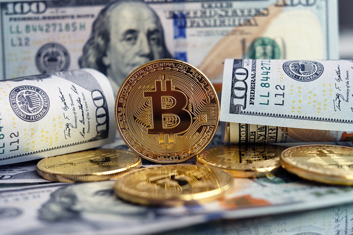 «بتكوين» تتخطى حاجز الـ 93 ألف دولار 