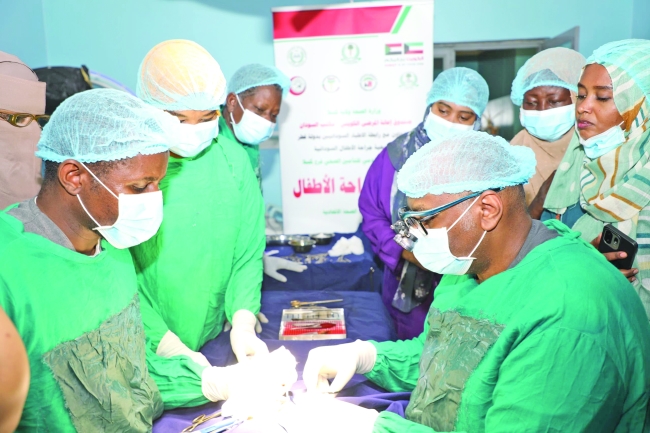 «إعانة المرضى» تطلق مخيماً لإجراء
 250 عملية جراحية في السودان