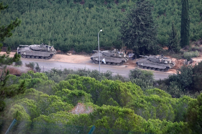 إسرائيل تقصف أهدافاً لـ «حزب الله» و«حماس» في لبنان