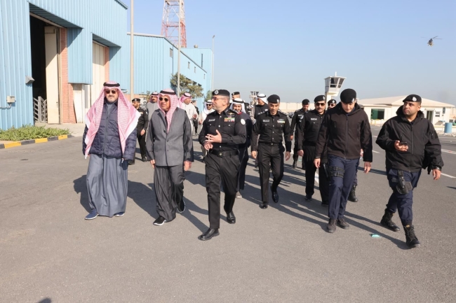 المحافظون يزورون قاعدة صباح الأحمد البحرية ويطلعون على جاهزيتها الأمنية