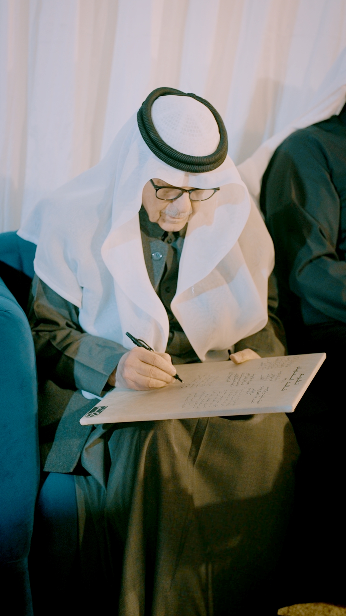 الإعلامي القدير محمد المسند يدون حضوره