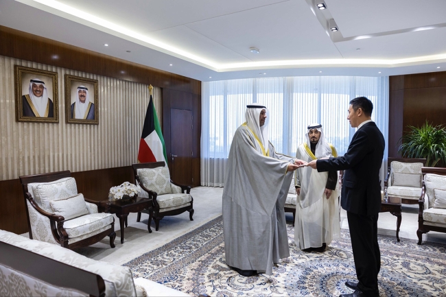 وزير الخارجية يتسلم نسخة من أوراق اعتماد سفير الصين