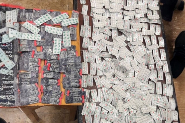 «الجمارك» تضبط مسافرة حاولت تهريب 3458 حبة مخدرة إلى الكويت