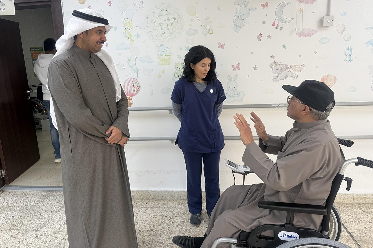 «الإعاقة» باشرت تسليم الكراسي المتحركة للمستفيدين 