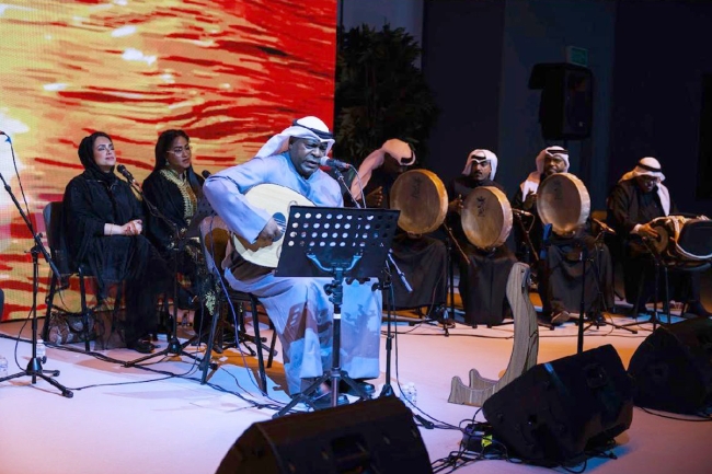 الحمادي قدم رحلة فنية في عمق التراث عبر أمسية «ملامح كويتية» 