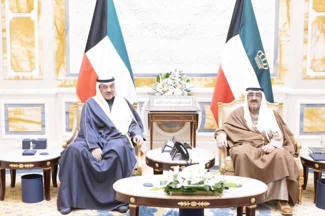 سمو أمير البلاد يستقبل سمو ولي العهد