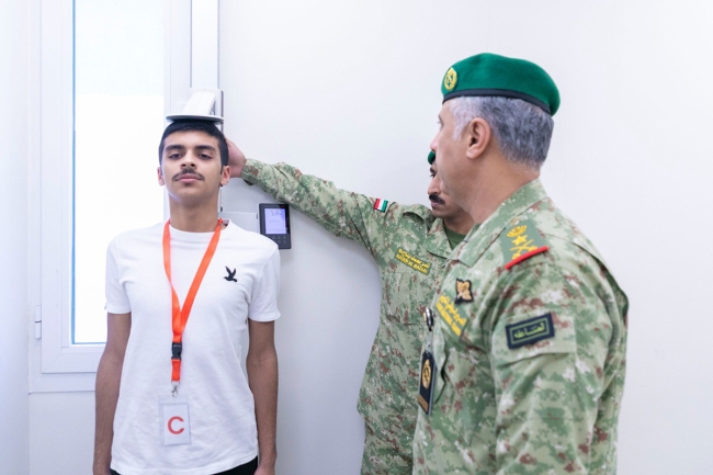 وكيل الحرس الوطني يتفقد إجراءات الفحص الطبي للمتطوعين الأغرار