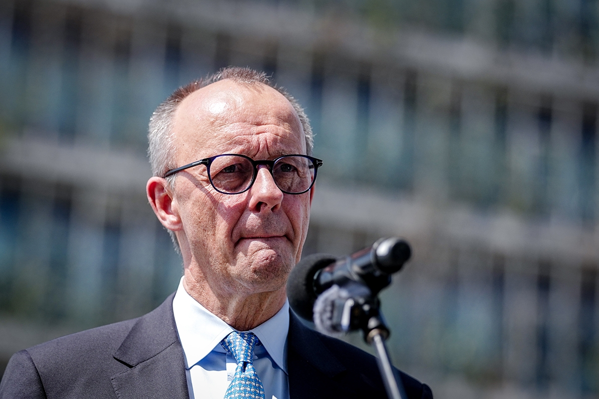 المستشار الألماني: النظام الإيراني يعيش أيامه وأسابيعه الأخيرة 