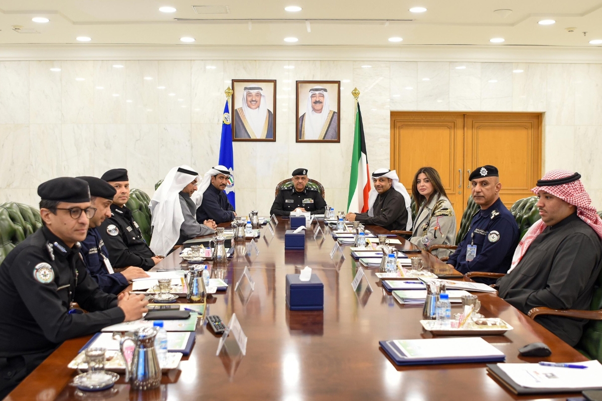 «الداخلية»: تعزيز التنسيق بين الجهات لتطوير منظومة المرور وتحسين السلامة 