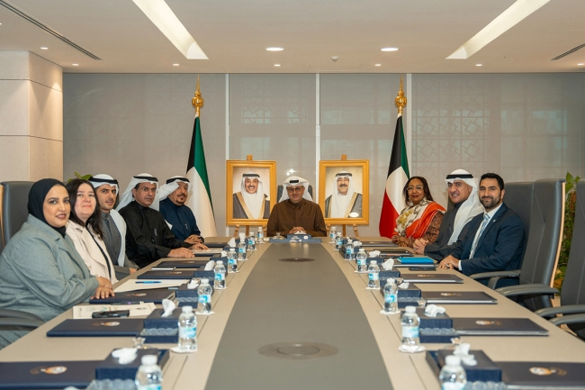 المخيزيم يستقبل ممثل الأمين العام للأمم المتحدة والمنسق المقيم في الكويت. بحث ومناقشة مواضيع تتماشى مع رؤية الكويت 2035 وأهداف المنظمة للتنمية المستدامة 2030. تم التباحث حول إطار التعاون الاستراتيجي والتأكيد على دور الكويت الداعم للأمم المتحدة 